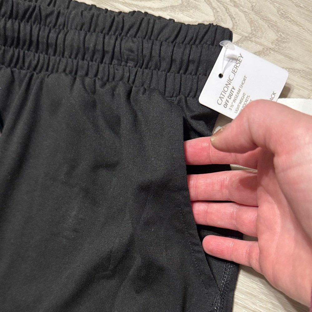 NWT-Yogalicious Black Women's Athletic Shorts Size L - Picture 3 of 6